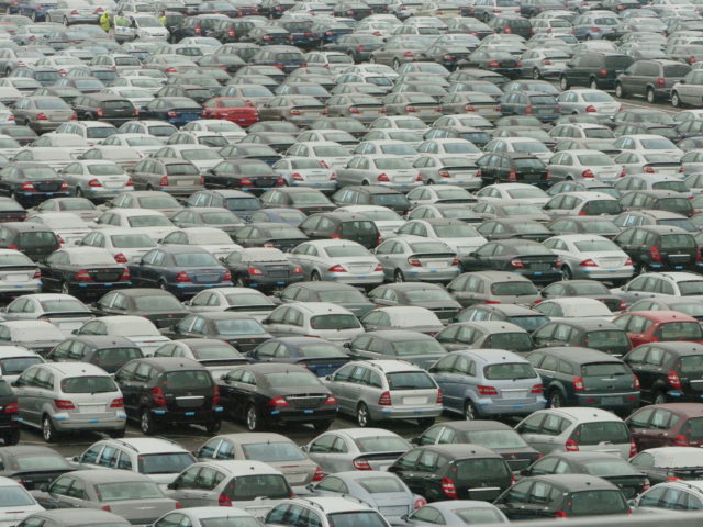 Greenpeace: ‘Auto industry overshoots by far 1.5°C global warming target’