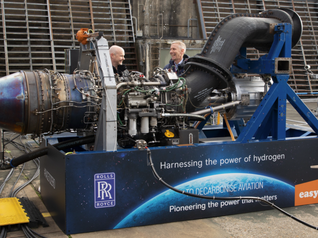 Rolls Royce and easyJet test airplane engine on hydrogen
