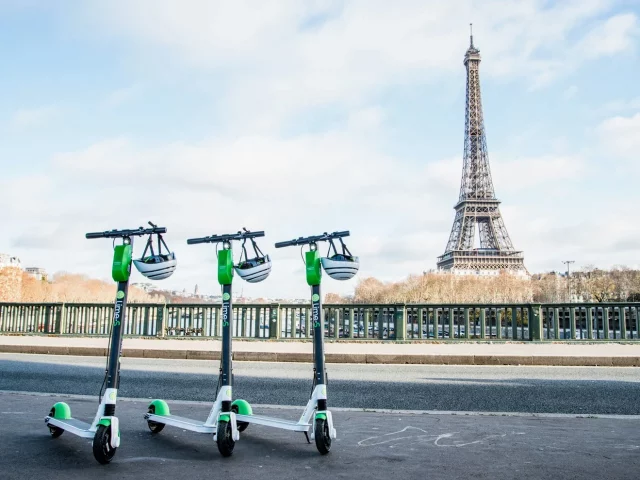 Shared e-scooters in Paris get number plates