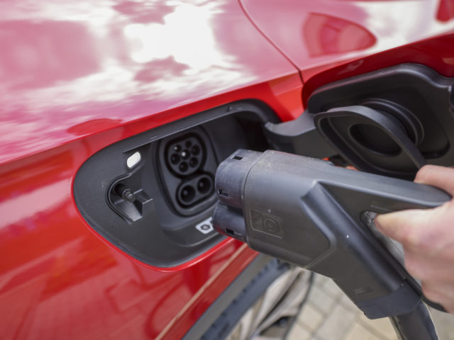 ‘Flanders on track to triple number of charging points in three years’