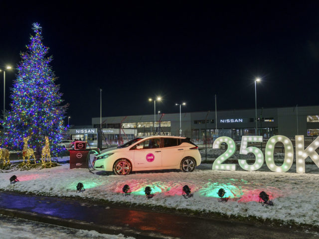 Nissan Sunderland’s 250.000th Leaf to power Christmas lights