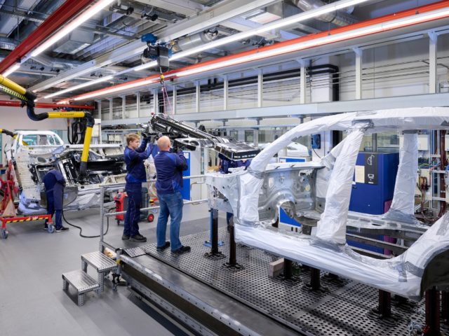 BMW starts small series production of iX5 Hydrogen