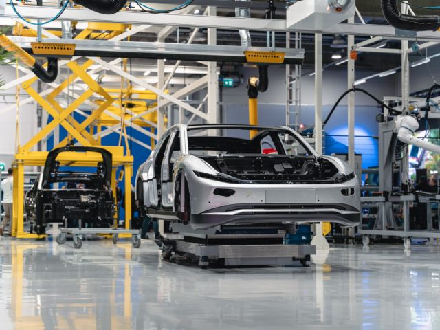 Troubled Dutch Lightyear cancels solar car production (update)