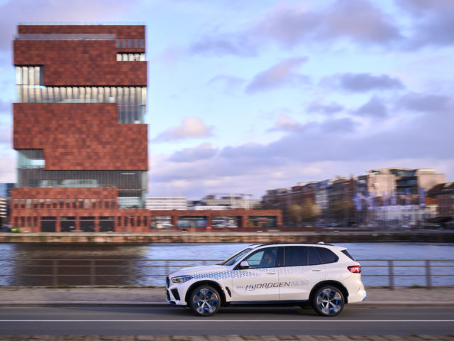BMW iX5 Hydrogen begins world tour in Belgium
