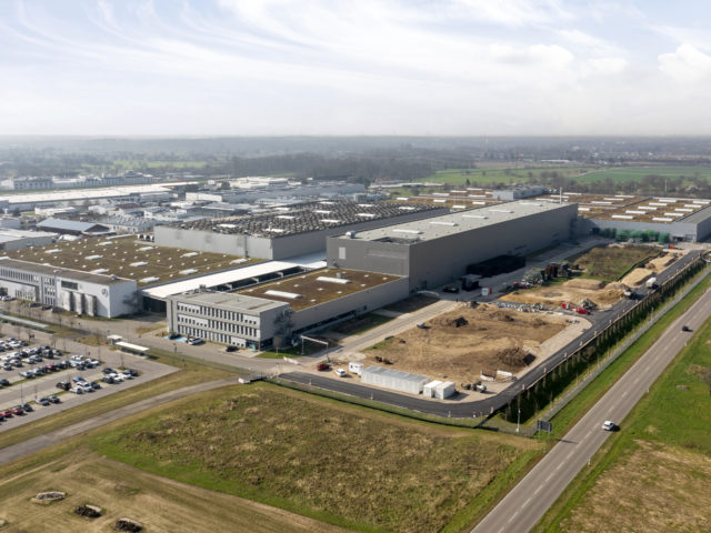 Mercedes starts construction of first battery recycling plant