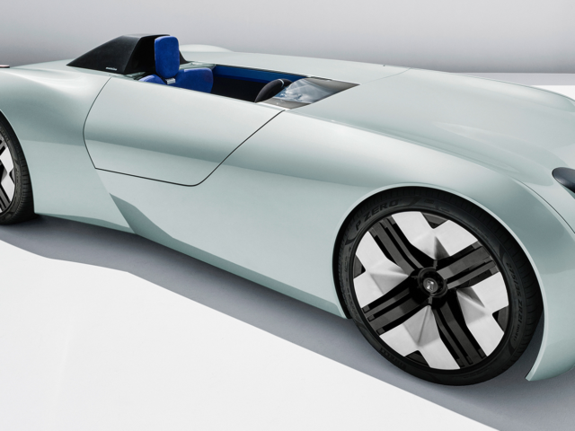 Makkina pays tribute to Triumph TR2 with TR25 EV concept