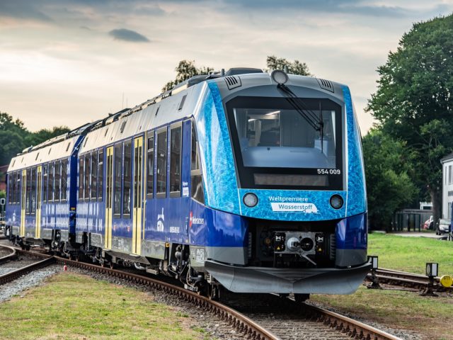 German hydrogen train pioneer switches to cheaper battery power